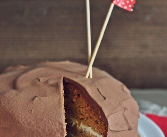 Bezglutenowe ciasto marchewkowe z kremem czekoladowo-kokosowym
