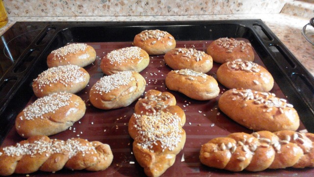 Domácí celozrnné bulky / home-made whole grain breads