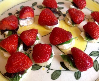 The Cook with Biltong Club: Biltong, strawberry and mascarpone blinis
