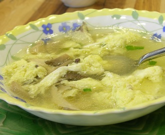 Egg Drop Soup with Oyster Mushroom in 10 Minutes (蘑菇蛋汤)
