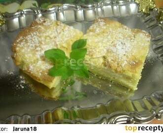Jablkový koláč s marcipánem