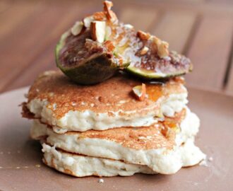 Pancake proteici con fichi, miele e mandorle | Protein Pancakes mit Feigen, Mandeln und Honig