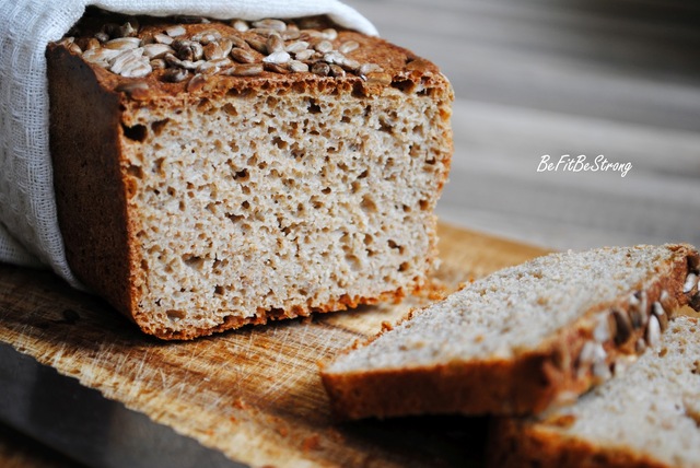 Pełnoziarnisty chleb pszenno-żytni ze słonecznikiem bez wyrabiania