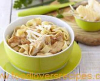 PASTA PARMIGIANO WITH CHICKEN AND ITALIAN HERBS