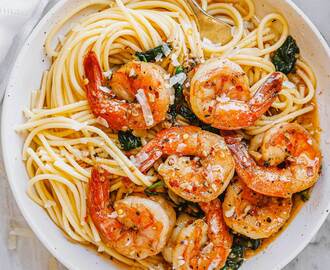 Easy Garlic Shrimp Pasta with Spinach