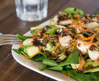 Spinach Chicken Salad w/ Garlic Balsamic Vinaigrette