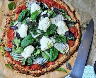 Vegetarische low carb Pizza mit Karfiol-Boden (glutenfrei)