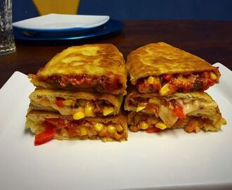 VEG PIZZA PARATHA / ADAPTED FROM THE NET