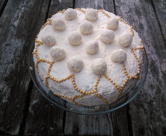 Tort Rafaello (krem budyniowy krem kokosowy).
