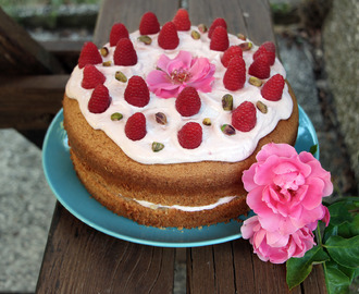 Torta fluffosa al pistacchio e lamponi | Pistachio raspberry chiffon cake