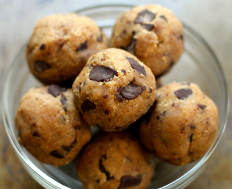. vegan chocolate chip cookie dough {bites, bars, spoonfuls} .