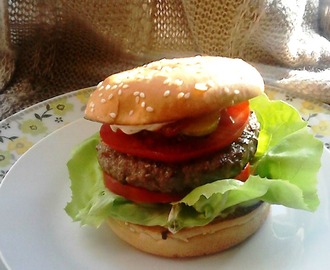 Sosy FOLWARK - Wołowy hamburger z sosami