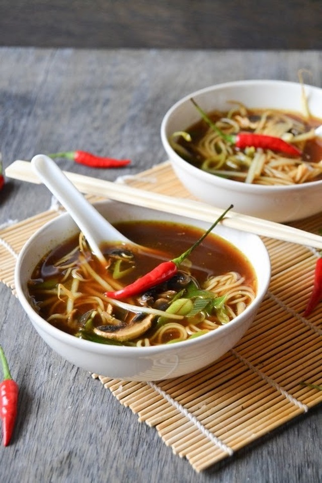 Kyselo-pálivá asijská polévka