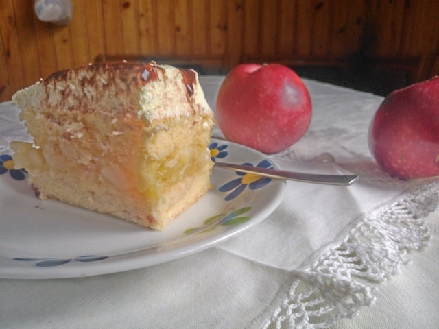 ciasto biszkoptowe z jabłkami i kremem kokosowym
