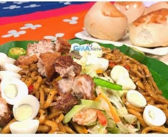 Pancit Chami served with Pinagong Bread