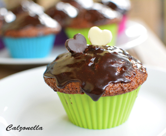 Muffiny piernikowe z kawałkami czekolady z polewą czekoladową