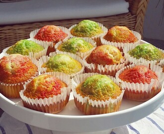Färgglada saftiga muffins