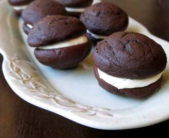 Whoopie Pies with Cream Filling