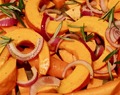 Herbstliches Ofengemüse mit Kürbis und Süßkartoffeln