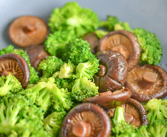 Shiitake Mushroom and Broccoli in Oyster Sauce