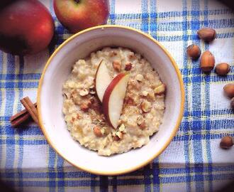 Ovesná kaše s jablky a ořechy – zahřívací snídaně do podzimního rána