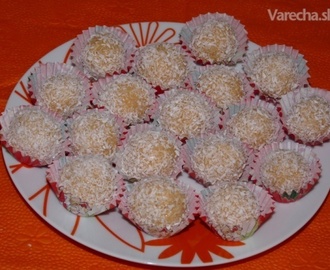 Karamelové guľky obaľované v kokose