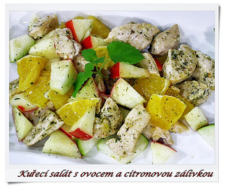 Kuřecí salát s ovocem a citronovou zálivkou
