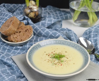Cremige Kartoffel Käse Suppe / Creamy Potato Soup with Cheese and Herbs