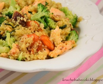 Komosa ryżowa (quinoa) z łososiem i warzywami