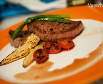 Hovädzí steak so špargľou a grilovanou zeleninkou