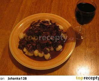 Omáčka na gnocchi se žampiony, bazalkou a červeným vínem