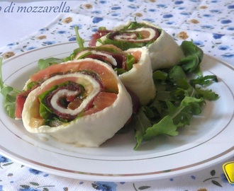 Rotolo di mozzarella tricolore (ricetta piatto freddo)