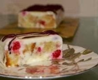 Сметанно-бисквитный десерт с малиной