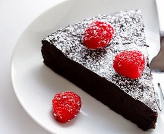 SAVRŠEN RECEPT: Čokoladni kolač od samo tri sastojka, bez brašna