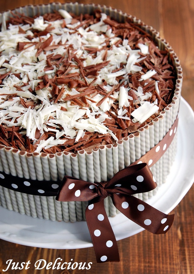 Narodeninová torta - čokoládová s mascarpone krémom a jahodami