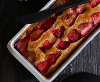 Fresh And Easy Strawberry Cake Recipe