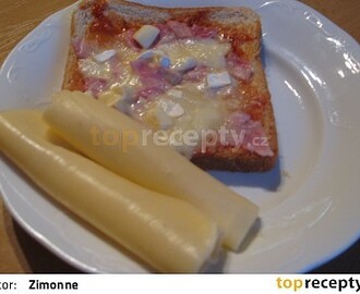 Pizza toust se sýrovo-česnekovými závitky