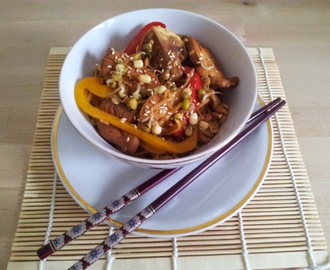 Chow mein z kurczakiem i warzywami czyli domowa chińszczyzna