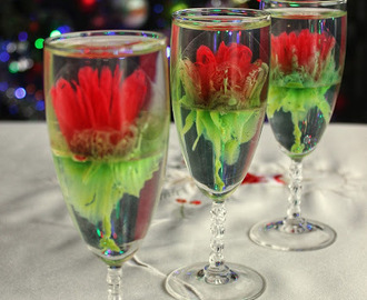 Żelatynowe kwiaty 3D w kieliszkach do szampana