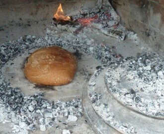Kukuruzni kruh pod pekom