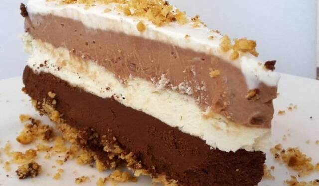 BEZ PEČENJA, GOTOVA ZA TREN: Jednostavna torta s tri vrste čokolade