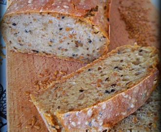 Chleb pszenno- żytni z czarnuszką, kminkiem i słonecznikiem