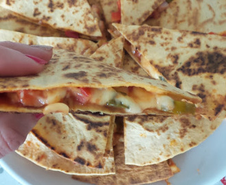 Quesadilla - zapiekana tortilla z szynką i serem
