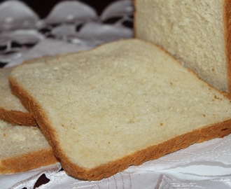 Chleb pszenny tostowy z automatu
