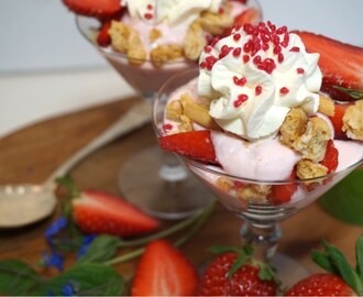 Jordgubbs yoghurt dessert i glas - Victorias provkök