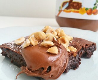 Brownie med Nutella och hasselnötter