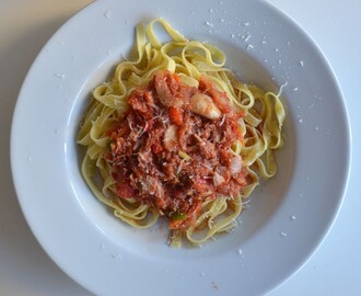 RECEPT: tonfisk i pasta med tomatsås