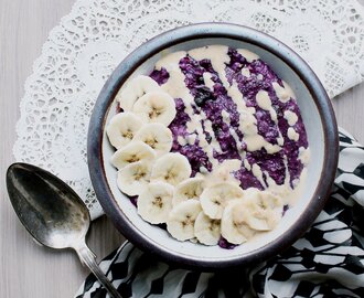 Blueberry Oatmeal with Peanut Butter Sauce