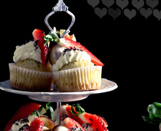 │Overload Cupcakes – Erdbeercurd, Cheesecake Frosting & Donuts│