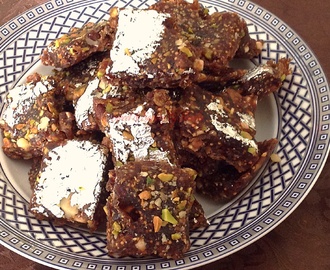 Sugar free Anjeer And Khajoor Burfi / figs & dates fudge with dried fruits…